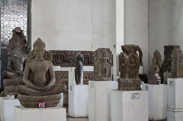 attraction-Angkor National Museum Historical Stone.jpg